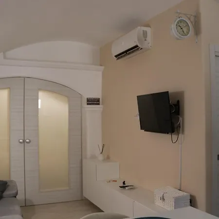 La Casa Del Corso Bed and Breakfast 3*